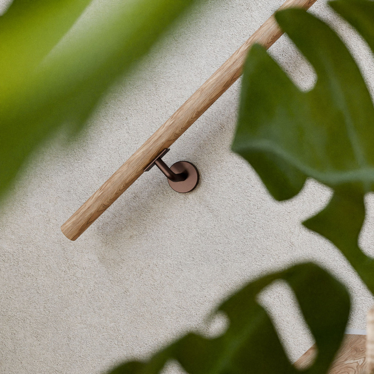Leuninghouder Bronze blend vlak zadel, rozet Ø64 mm – sfeerfoto
