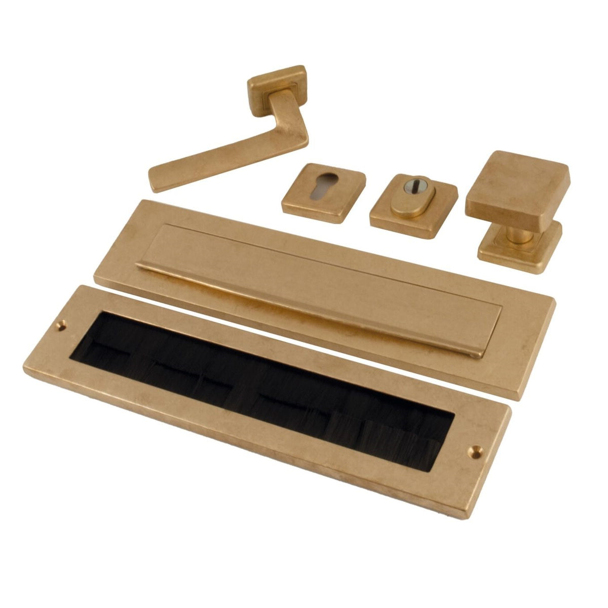 Voordeurset QBE messing getrommeld links – met briefplaat Hardbrass
