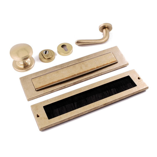 Voordeurset compleet messing getrommeld links – met briefplaat Hardbrass
