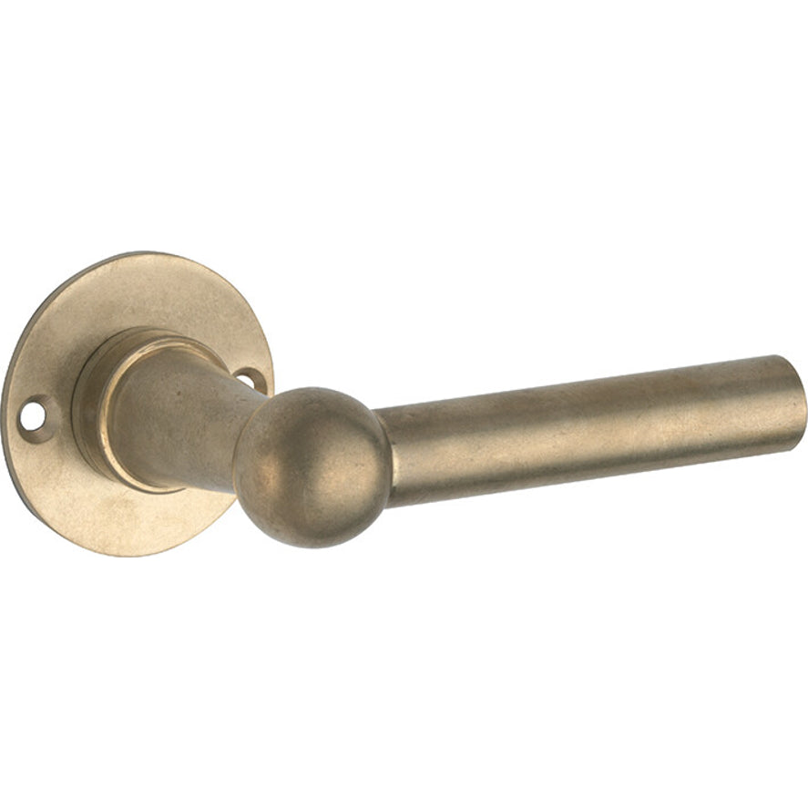 Deurklinken Chemin de Fer antiek messing 85 mm op rozet – zonder sleutelgat